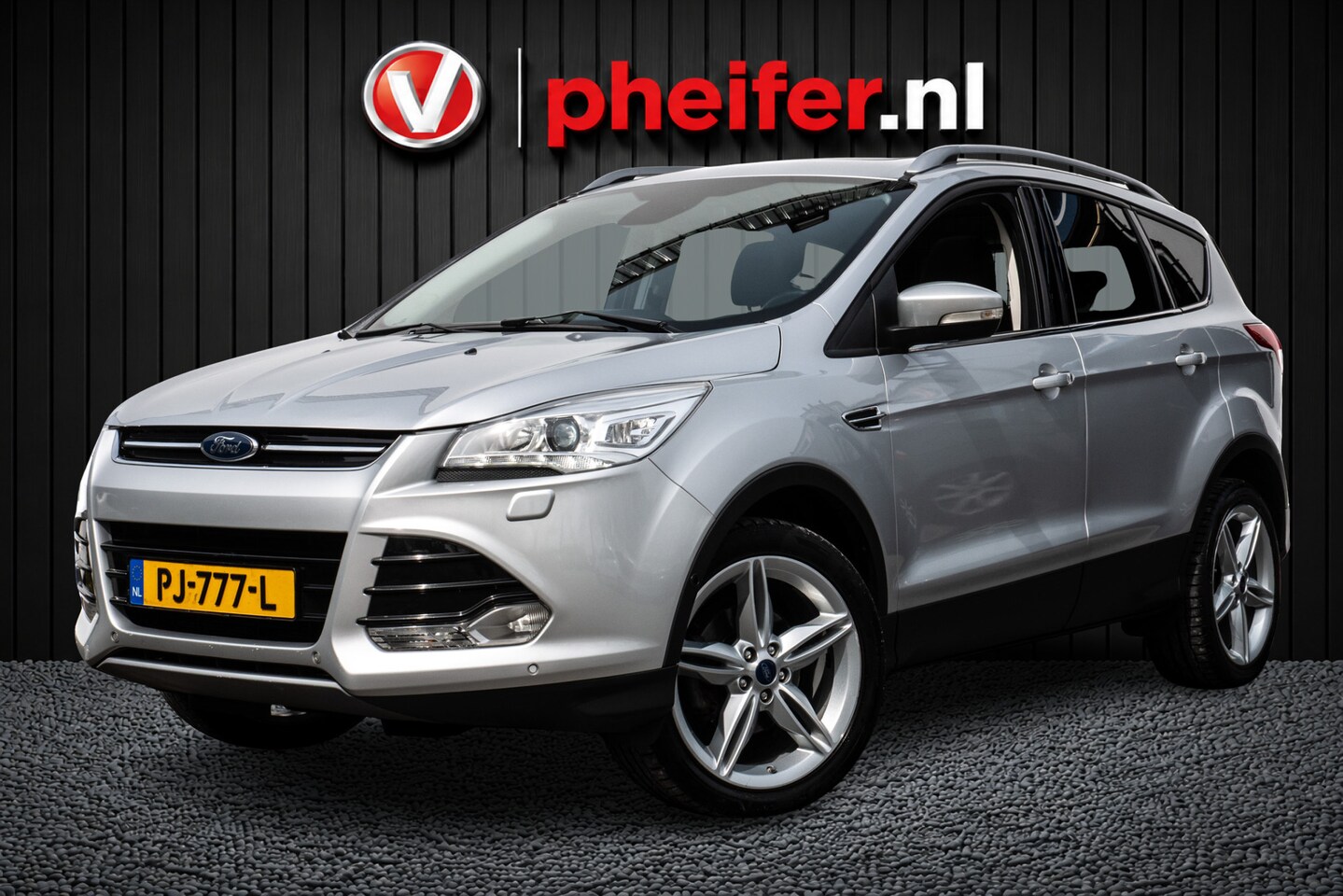 Ford Kuga - 1.5 150pk Titanium Styling Pack Trekhaak/ Panoramadak/ Camera/ Navigatie/ Stoelverwarming/ - AutoWereld.nl