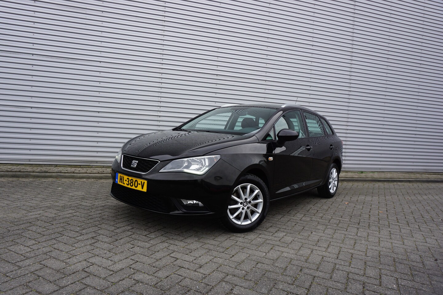 SEAT Ibiza ST - 1.0 EcoTSI Style Connect AUTOMAAT - Airco / Navi / Cruise / Parkeers. / Trekhaak / Lm vel - AutoWereld.nl