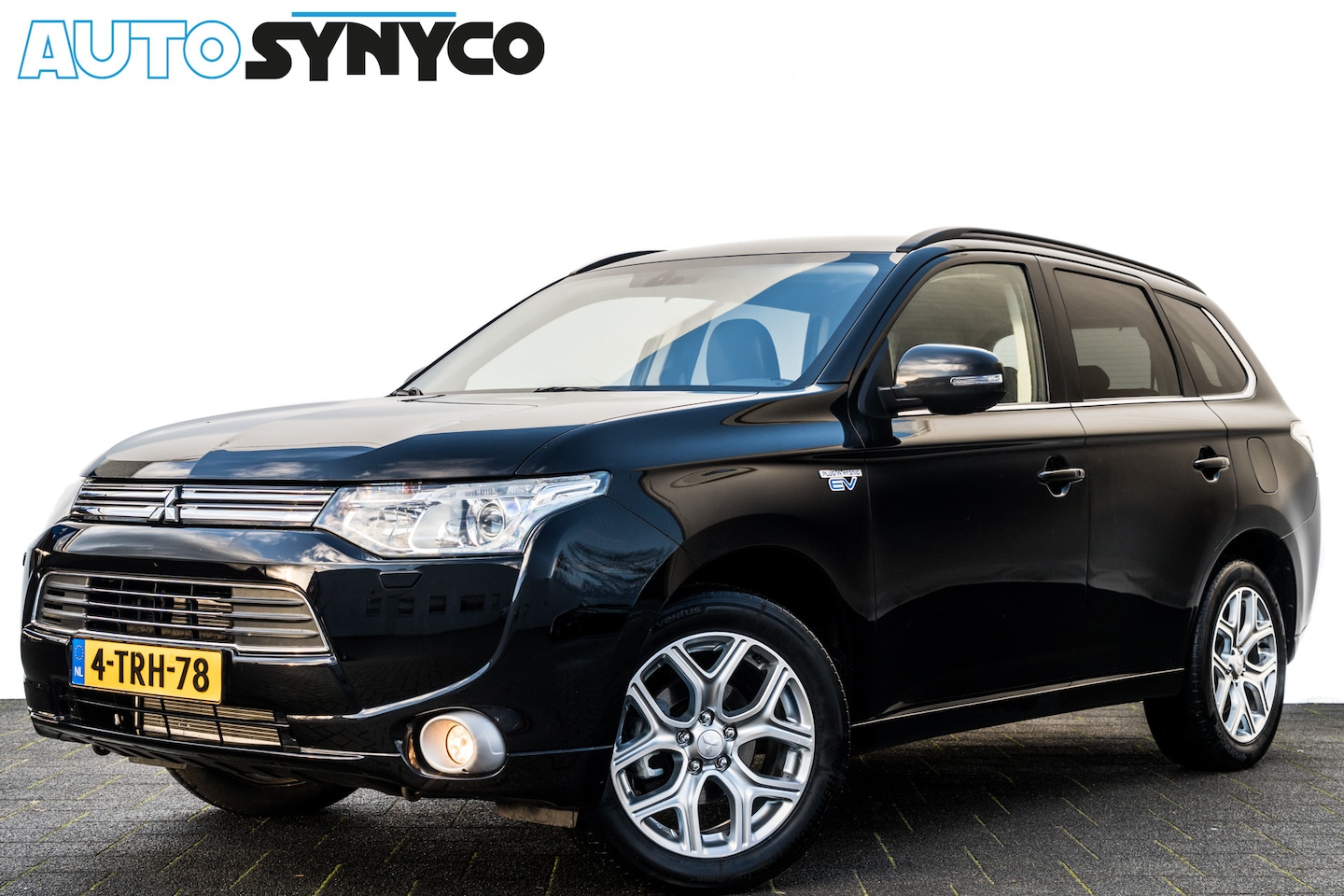 Mitsubishi Outlander - 2.0 PHEV Executive Edition | 4 WD | Trekhaak | Camera | Navi | Clima | Cruise - AutoWereld.nl