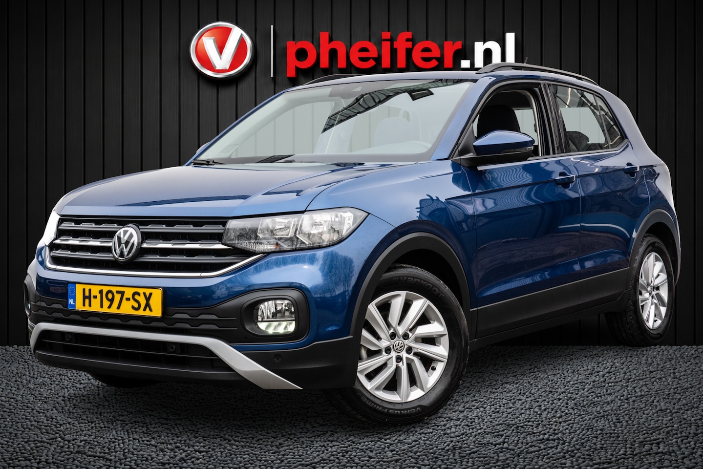 Volkswagen T-Cross - 1.0 TSI Life Climate control/ Blindspot/ Adapt. cruise/ Navigatie/ Carplay - AutoWereld.nl