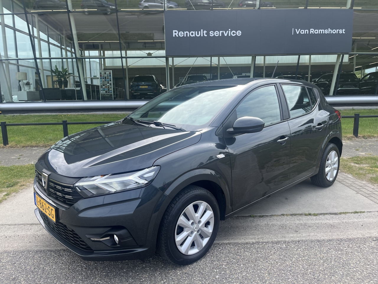 Dacia Sandero - 1.0 TCe 100PK Bi-Fuel / LPG-G3 / Dealer onderhouden / Trekhaak / Apple Carlay - Android Au - AutoWereld.nl