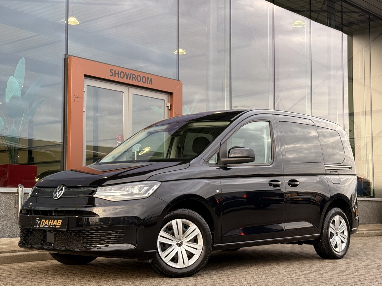 Volkswagen Caddy - 1.5 TSI 5p DSG | Stoelverwarming | Voorruitverwarming | DAB | Cruise | Parkeersensoren | - AutoWereld.nl