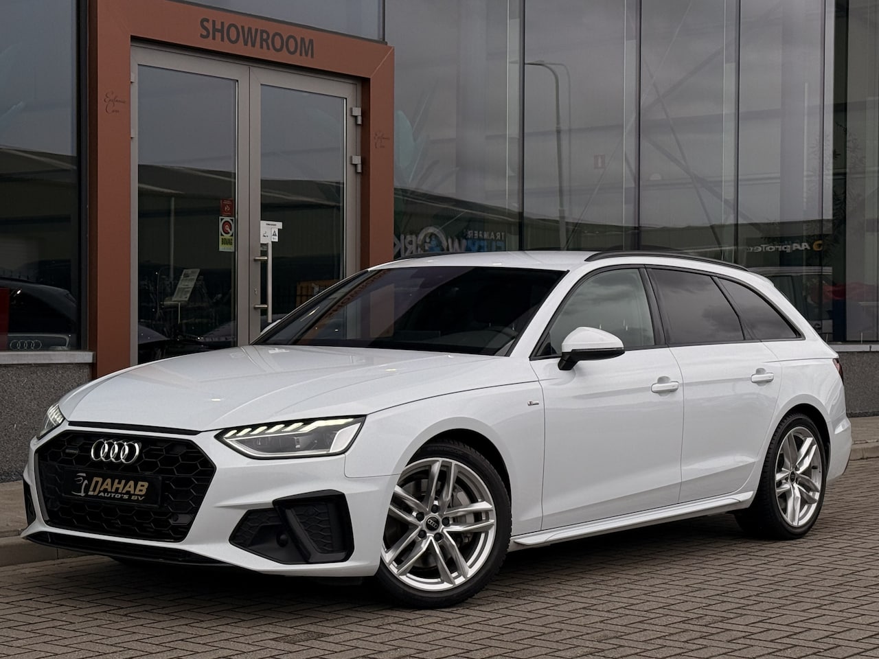 Audi A4 Avant - 45 TFSI quattro S-Line 266PK | Matrix Led | ACC | Elek. Trekhaak | Sfeerverlichting | Stoe - AutoWereld.nl