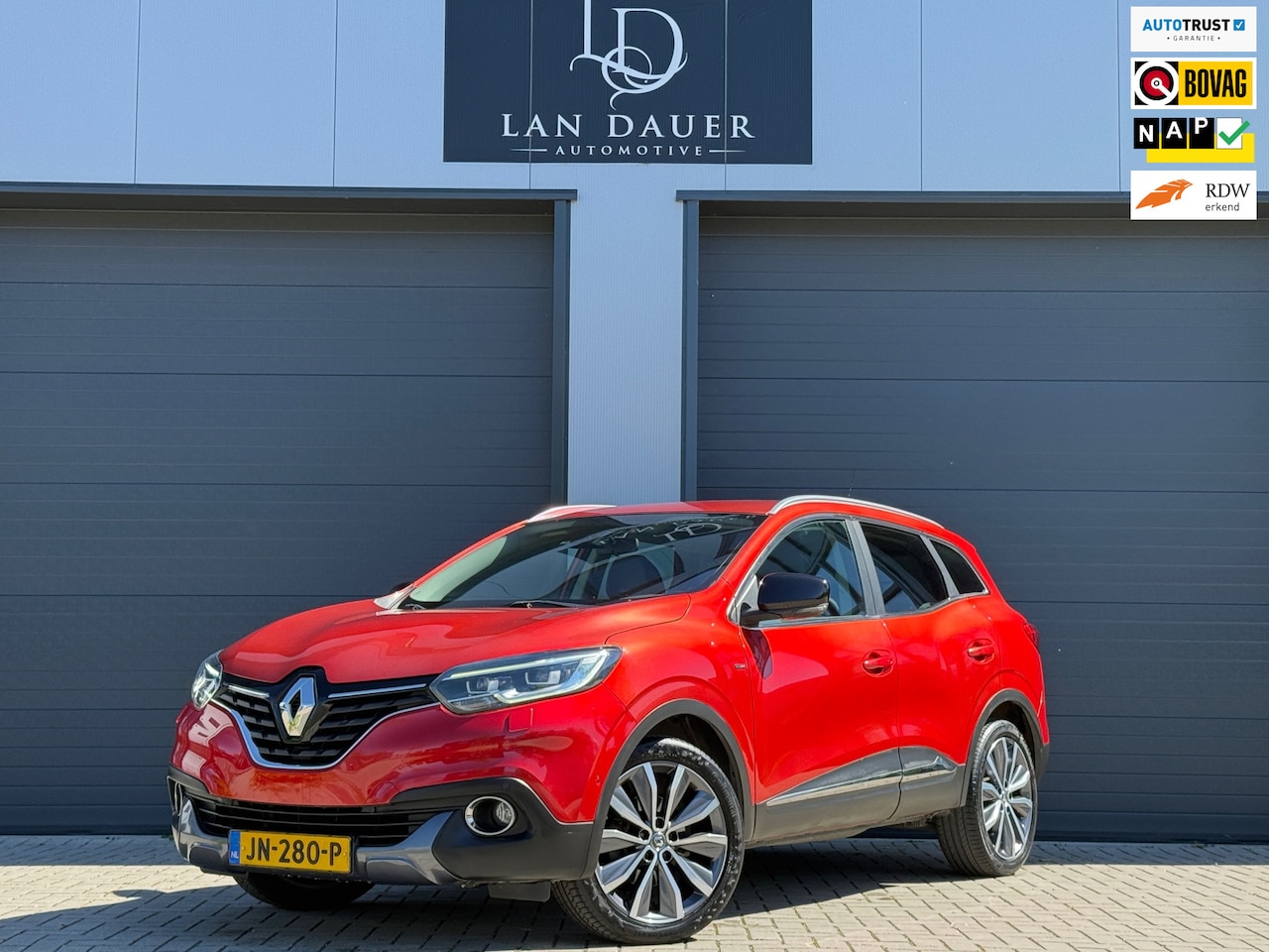 Renault Kadjar - 1.2 TCe Bose / CAMERA / NAP / TREKHAAK / APK - AutoWereld.nl
