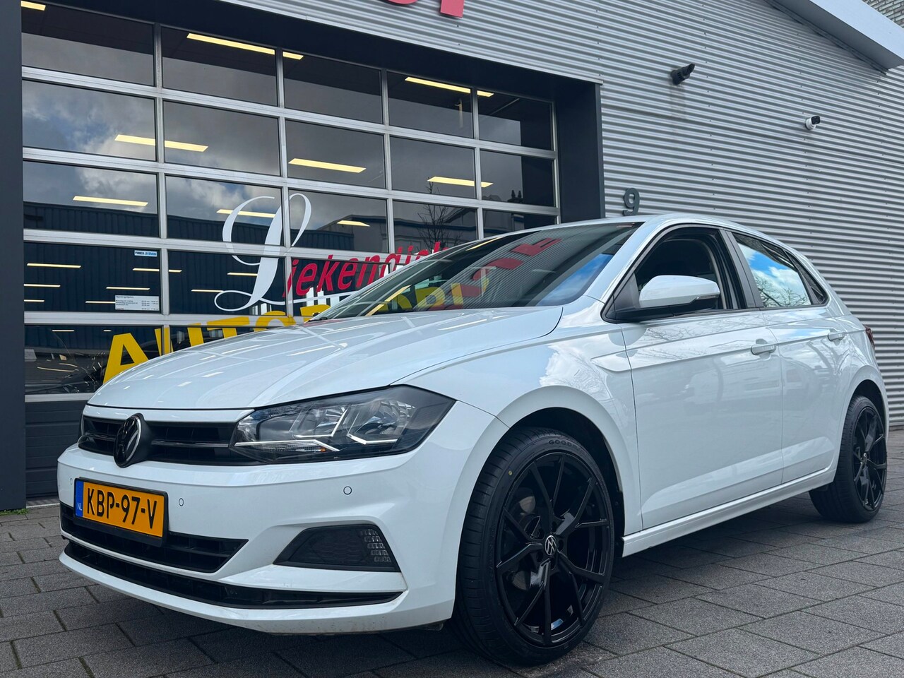 Volkswagen Polo - 1.0 Trendline - Navigatie I Airco I PDC I LED I Nwe Sport velgen 18 inch I Veiligheid pakk - AutoWereld.nl