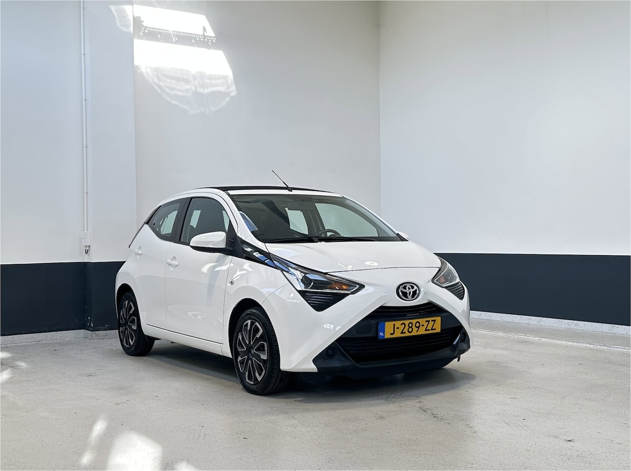 Toyota Aygo - 1.0 VVT-i x-play cabrio | Apple Carplay/ Android Auto | Camera | NL| 1 Eig | - AutoWereld.nl