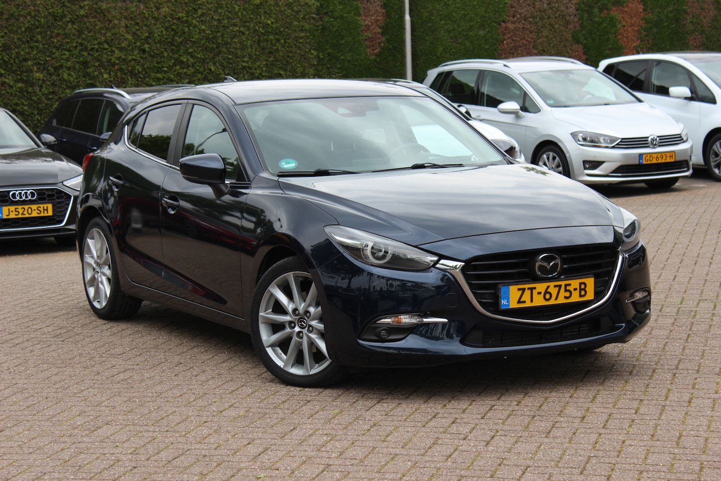Mazda 3 - 2.2 SkyActiv-D 150 GT-M / Camera / Head-up / Leder / Keyless / Navigatie / 18'' / Stuur+St - AutoWereld.nl