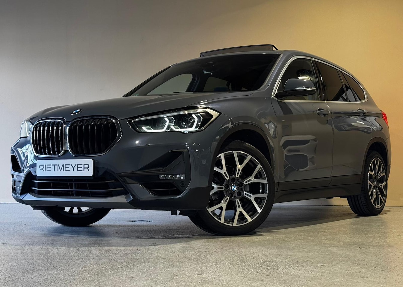 BMW X1 - sDrive18i |Pano |Head-Up |Dealer onderhouden |Stoelverw. |Camera |Keyless - AutoWereld.nl