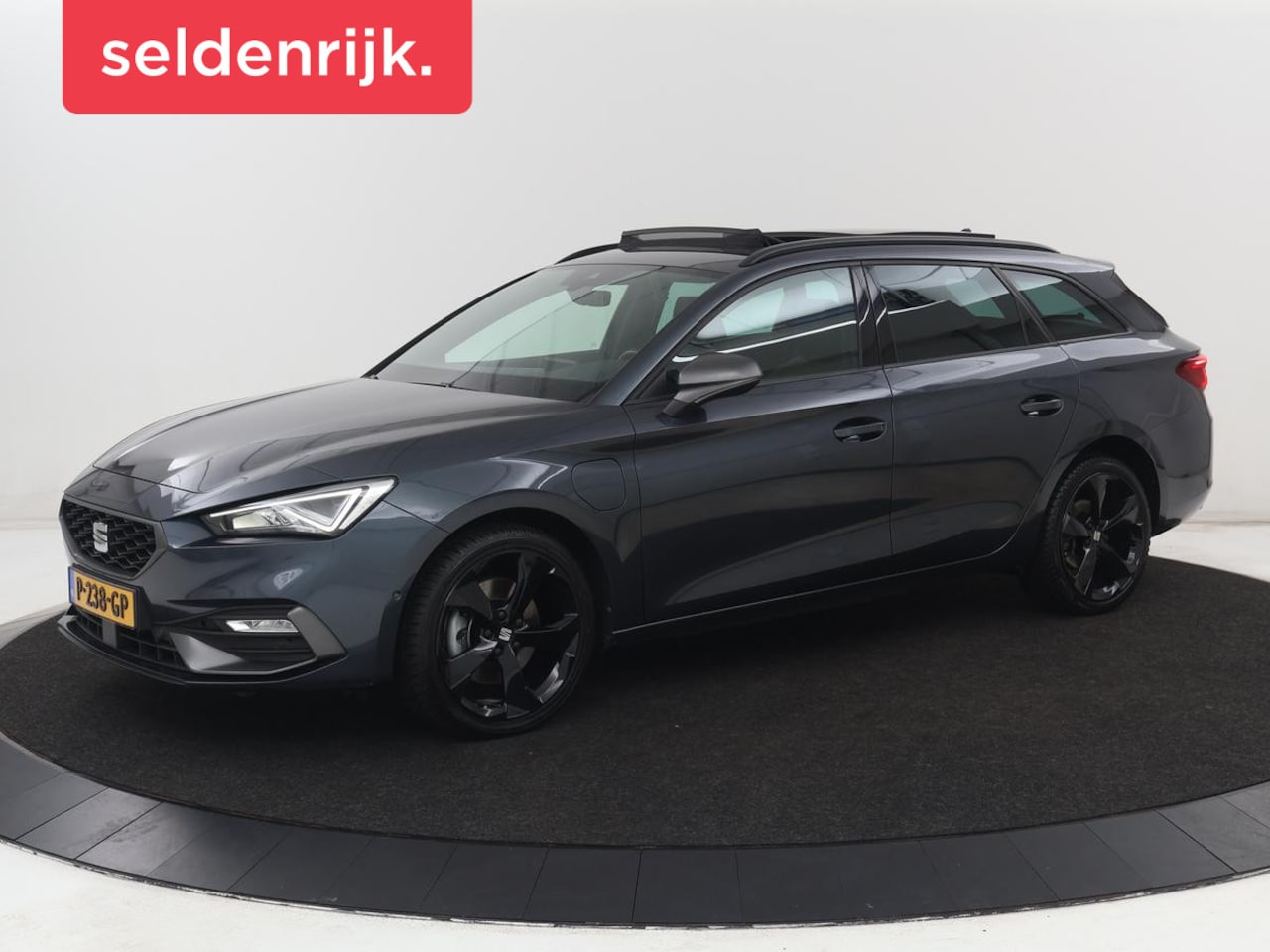 SEAT Leon - 1.4 TSI eHybrid PHEV FR Business Intense | Panoramadak | Stoelverwarming | Camera | Adapti - AutoWereld.nl