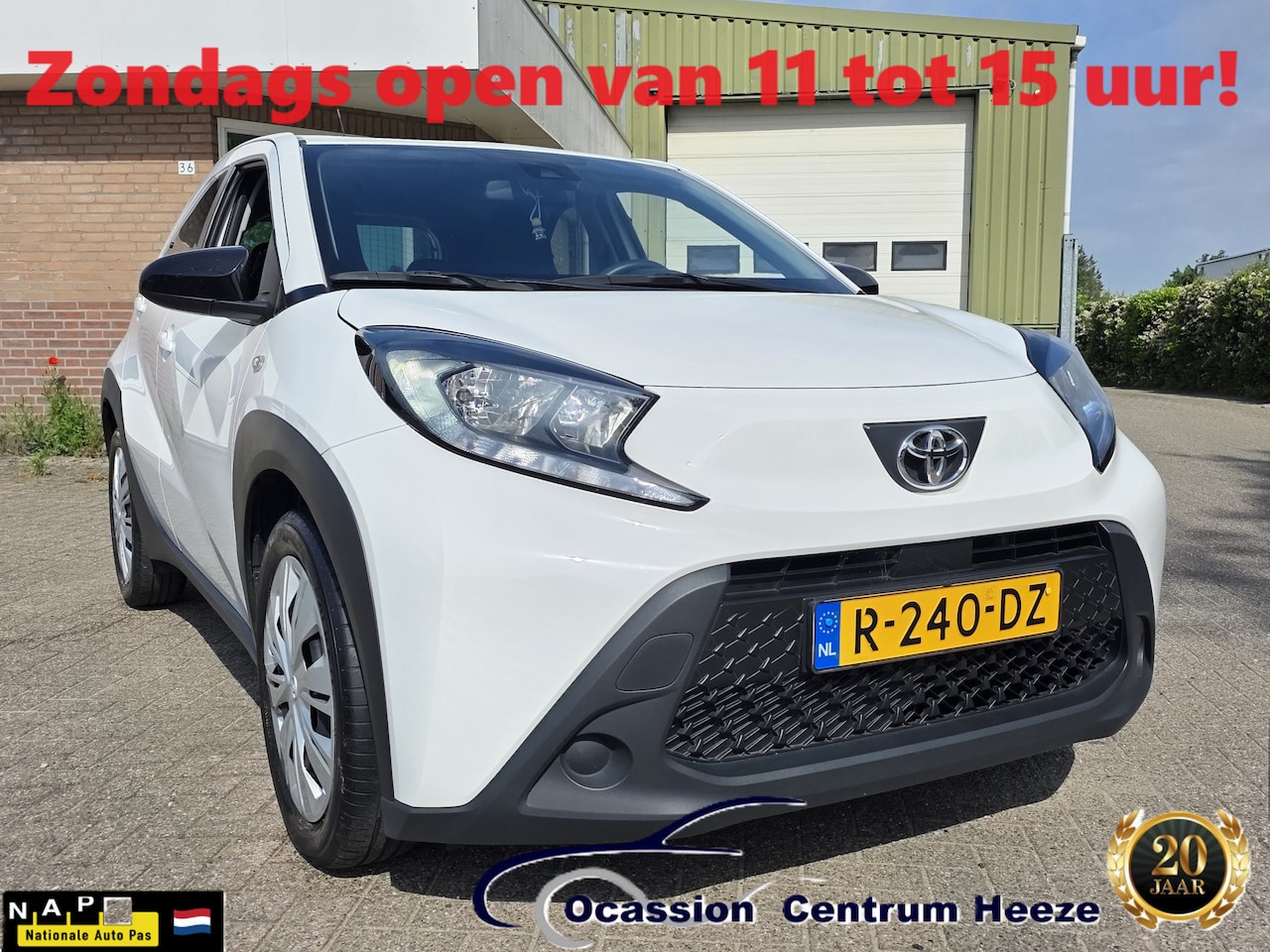 Toyota Aygo X - 1.0 VVT-i MT play 1.0 VVT-i MT Play, Camera! Carplay! Adapt Cruise Ctrl! Zondag OPEN! - AutoWereld.nl