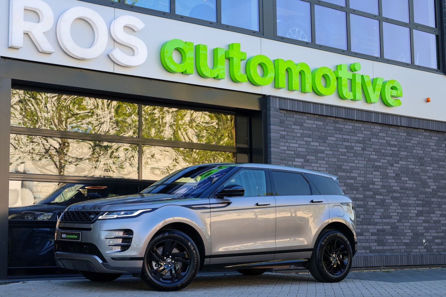 Land Rover Range Rover Evoque - 1.5 P300e AWD R-Dynamic S | BTW | CAMERA | ACC | ELEK.TREKHAAK | DODEHOEK | CARPLAY | - AutoWereld.nl
