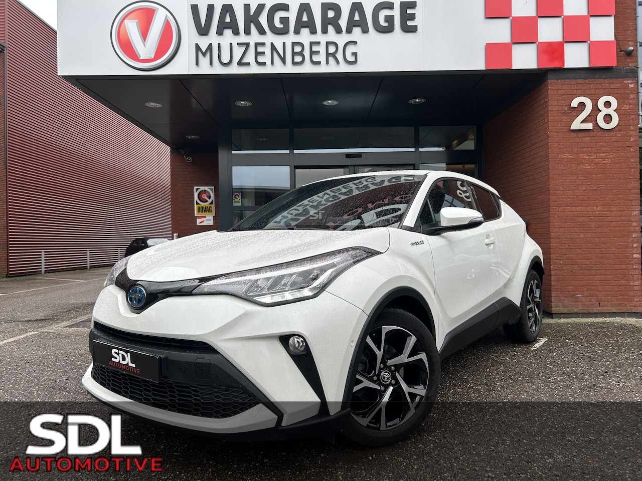 Toyota C-HR - 1.8 Hybrid Dynamic 53000KM!! Dealer Auto!! // FULL LED // APPLE CARPLAY / ANDROID AUTO // - AutoWereld.nl