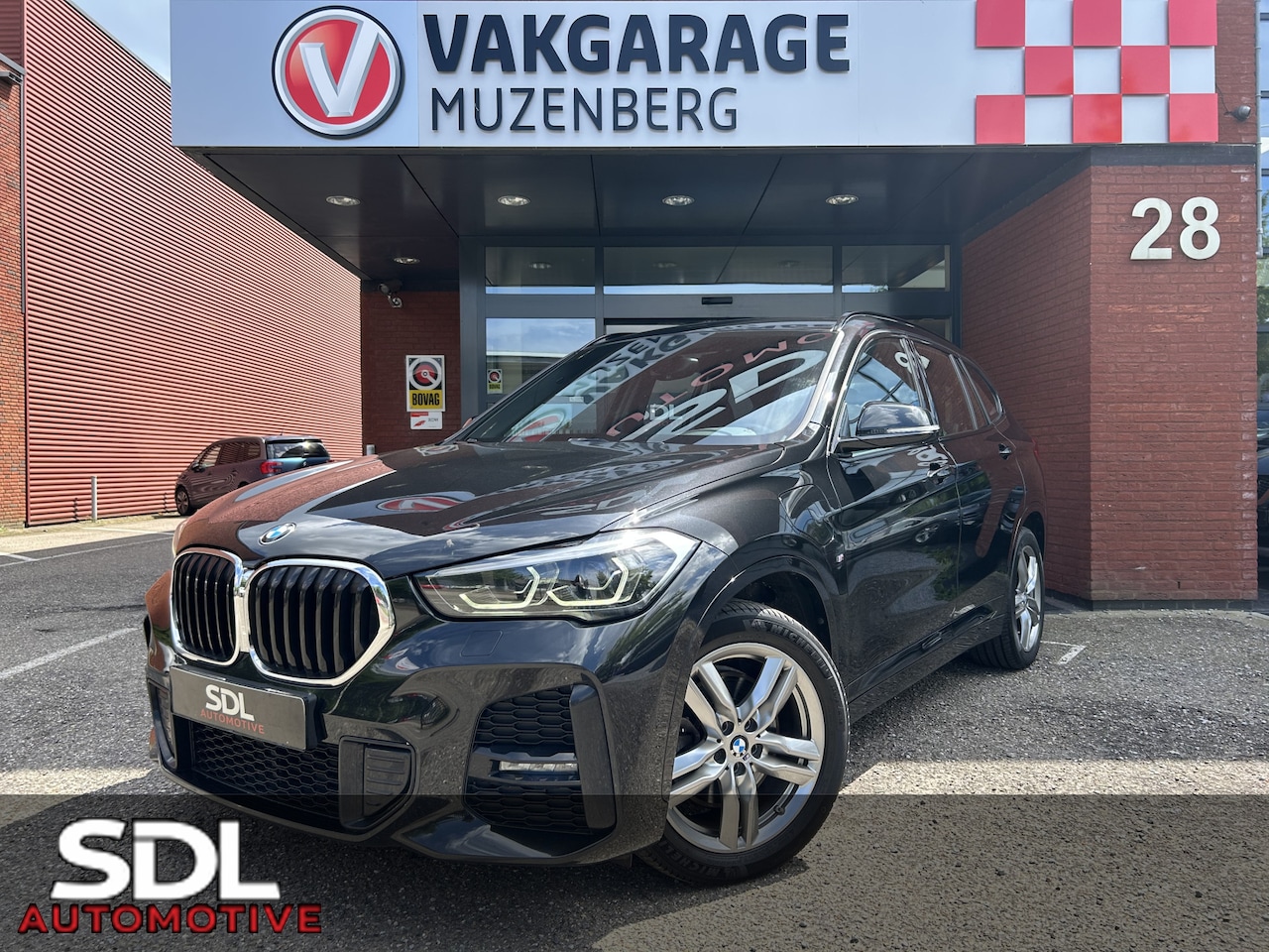 BMW X1 - xDrive25e Executive M-Sport 100% SOH!!! // FULL LED // NAVI // SPORTSTOELEN + STOELVERWARM - AutoWereld.nl