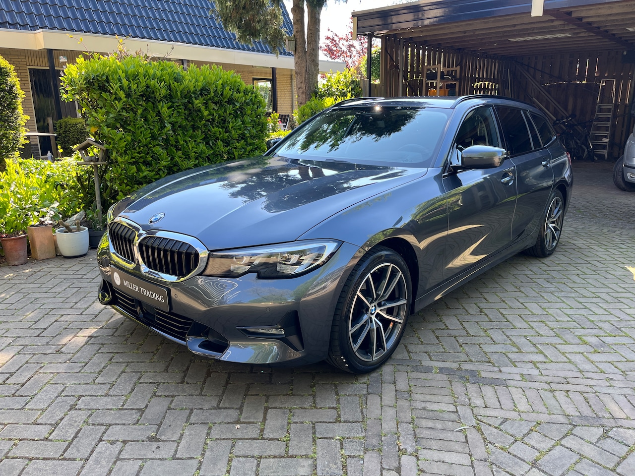 BMW 3-serie Touring - 320i High Executive Keyless, LED, AppleCarplay - AutoWereld.nl