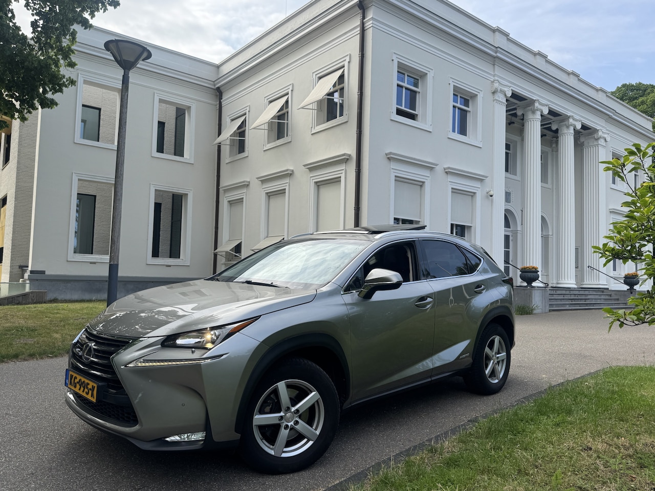 Lexus NX - 300h AWD HYBRID 1:20 ! 1E EIG ! - AutoWereld.nl