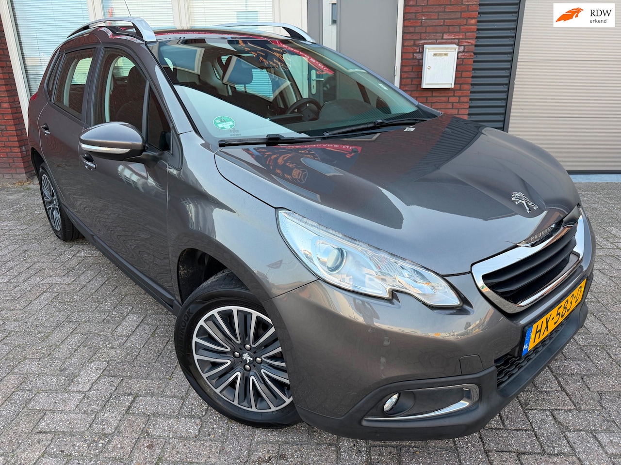 Peugeot 2008 - 1.2 PureTech Active / Riem vv / Navi / Airco / Cruise / NAP - AutoWereld.nl