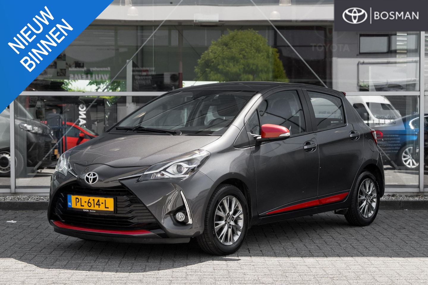 Toyota Yaris - 1.0 VVT-i Design Red 1.0 VVT-i Design Red - AutoWereld.nl