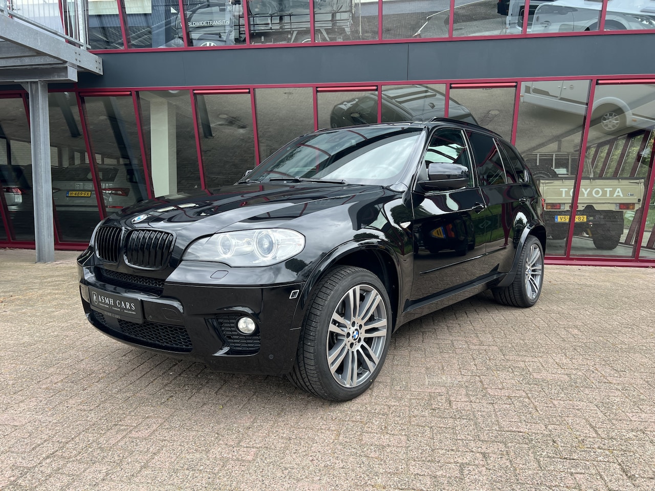 BMW X5 - xDrive50i High Executive | 1e eigenaar | Full option | Soft Close | M-Sport | Dealer onder - AutoWereld.nl