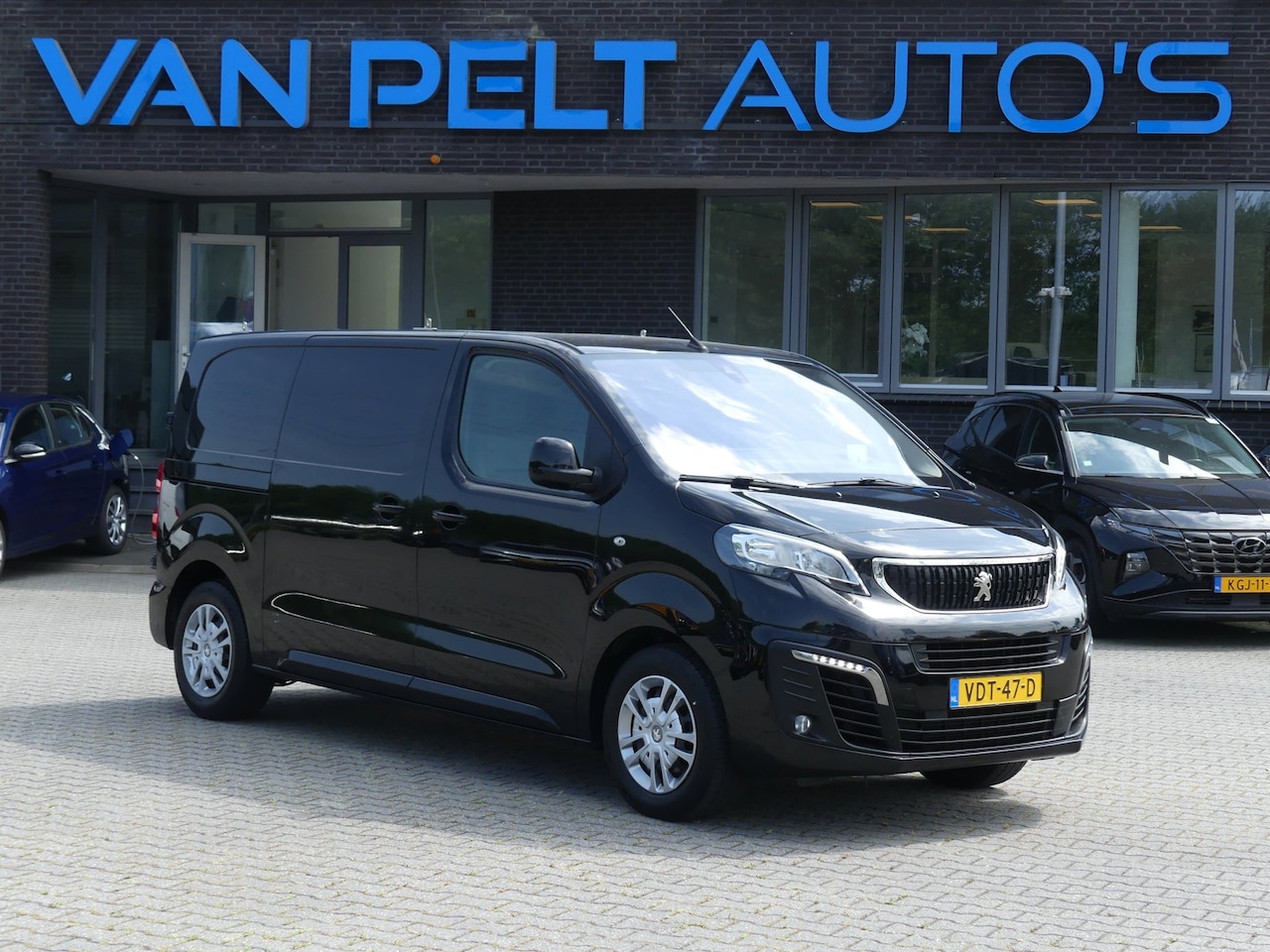 Peugeot Expert - 2.0 BlueHDI 180PK EAT-8 Standard Asphalt / 3P / CARPLAY - AutoWereld.nl