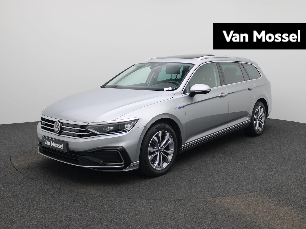 Volkswagen Passat Variant - PASSAT 1.4 TSI GTE Business | Automaat | Navigatie | Camera | Panoramadak | Trekhaak | Led - AutoWereld.nl