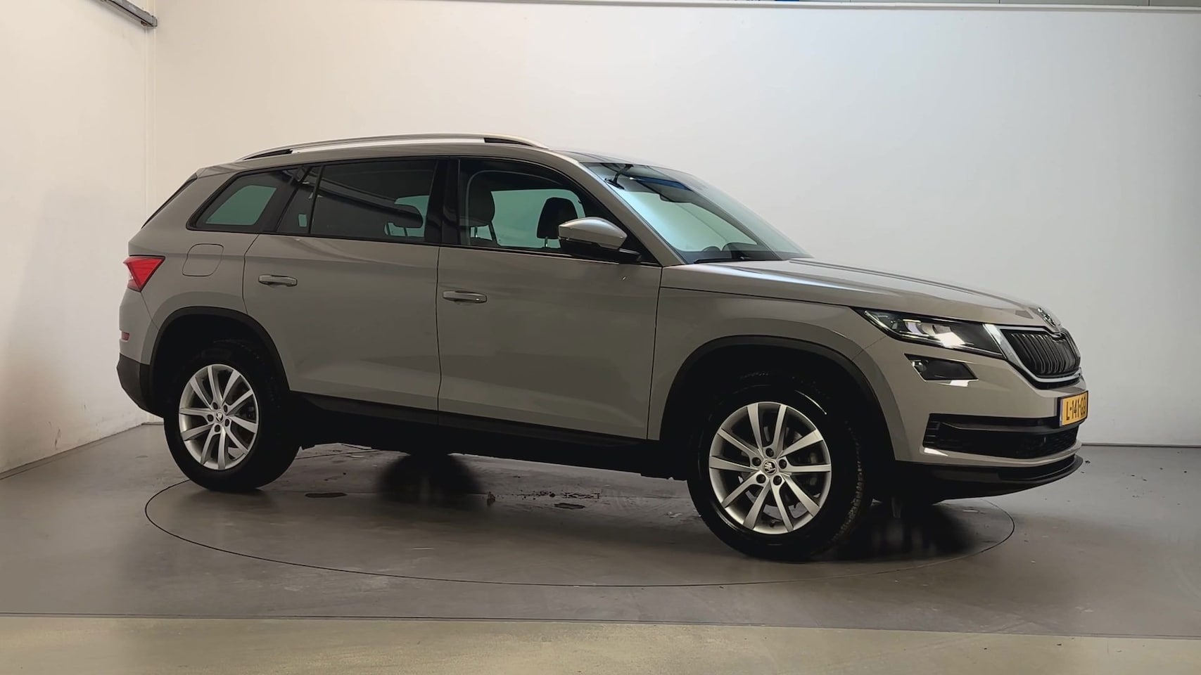 Skoda Kodiaq - 1.5 TSI 150pk DSG Business Edition Camera Stoelverwarming Trekhaak App-Connect - AutoWereld.nl