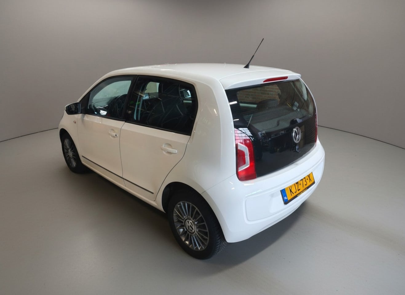 Volkswagen Up! - 1.0 high up! Airco, Navigatie, Bluetooth, 1e eigenaar. NW APK