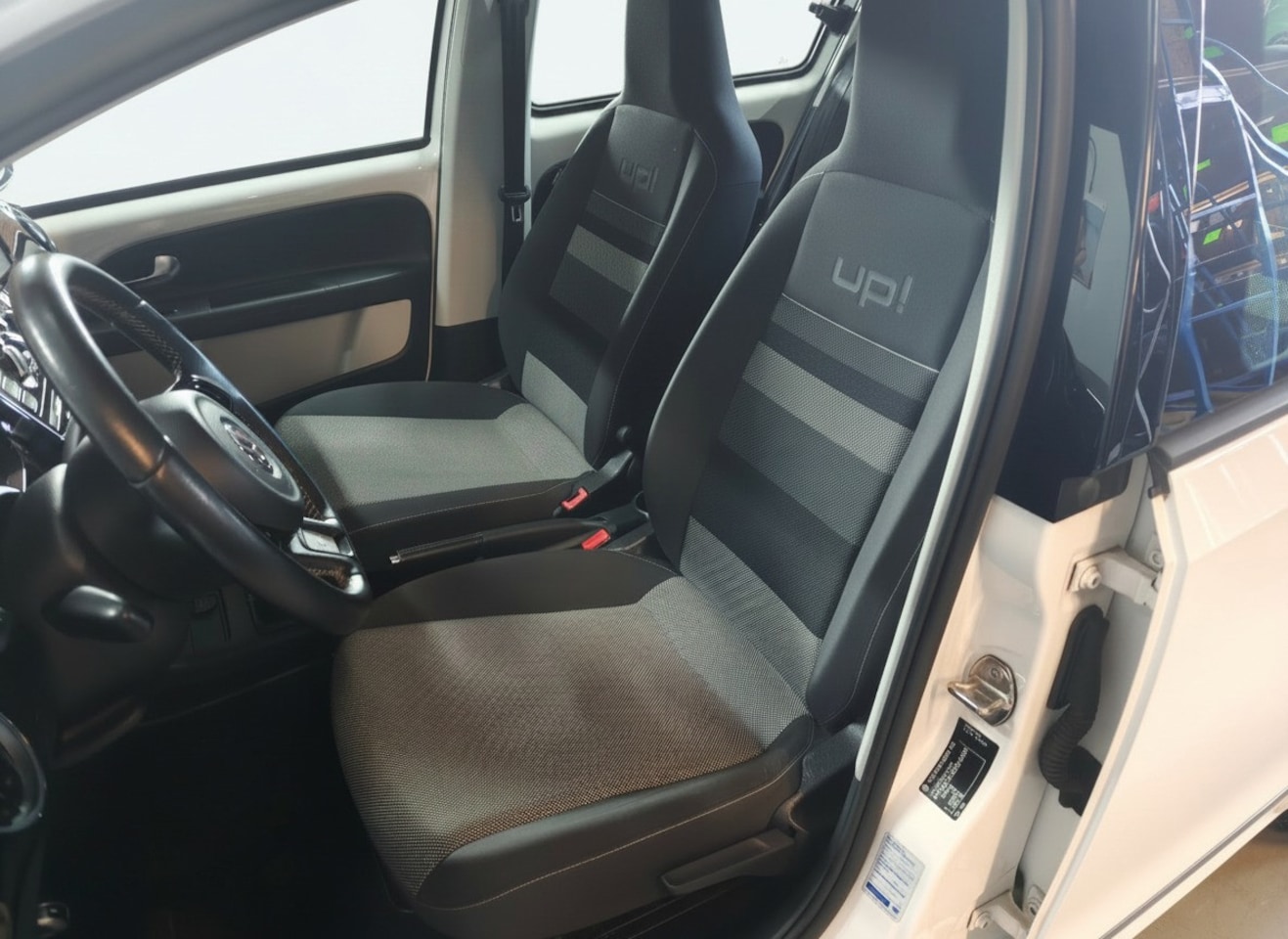 Volkswagen Up! - 1.0 high up! Airco, Navigatie, Bluetooth, 1e eigenaar. NW APK