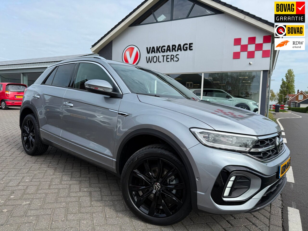 Volkswagen T-Roc - 1.5 TSI R-Line Edition RIJKLAARPRIJS! - AutoWereld.nl