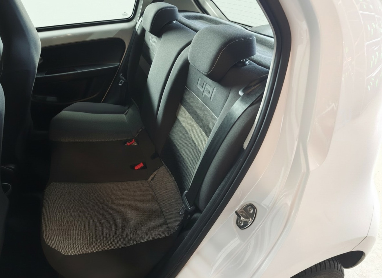 Volkswagen Up! - 1.0 high up! Airco, Navigatie, Bluetooth, 1e eigenaar. NW APK