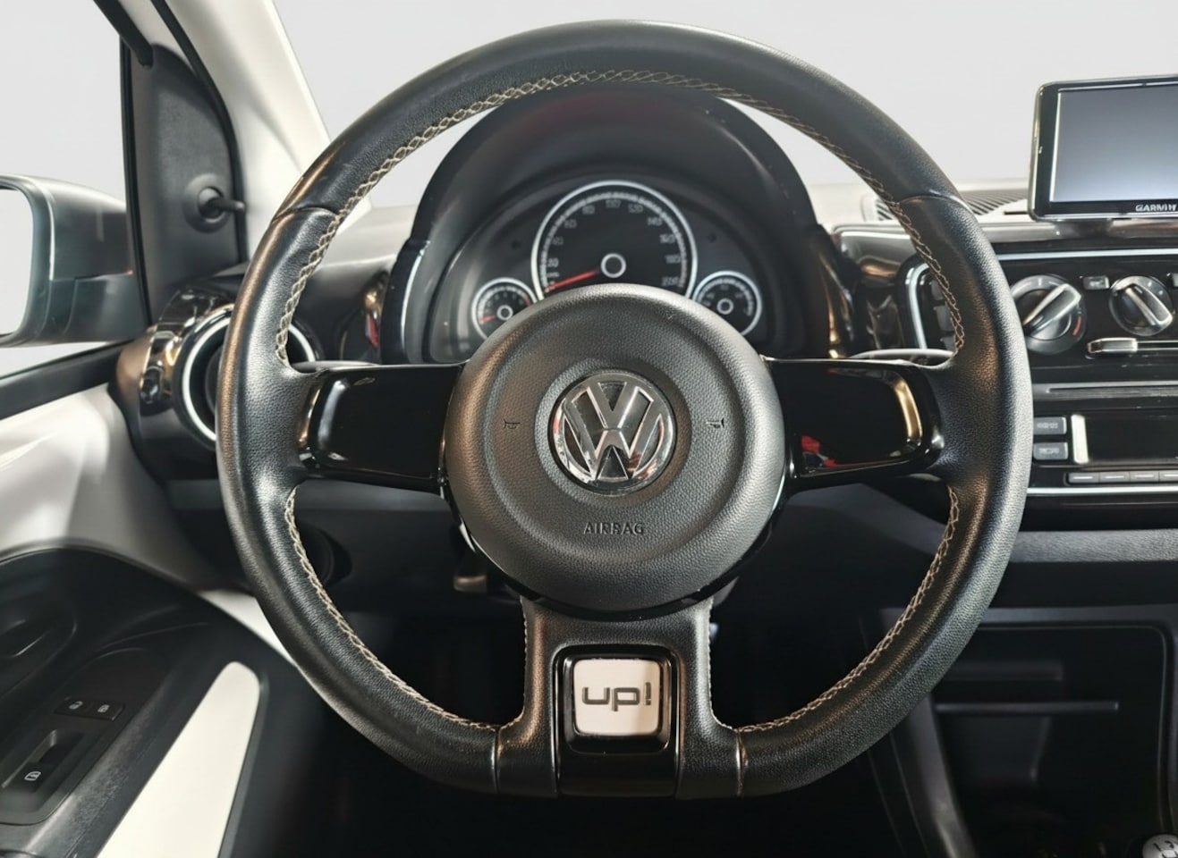 Volkswagen Up! - 1.0 high up! Airco, Navigatie, Bluetooth, 1e eigenaar. NW APK
