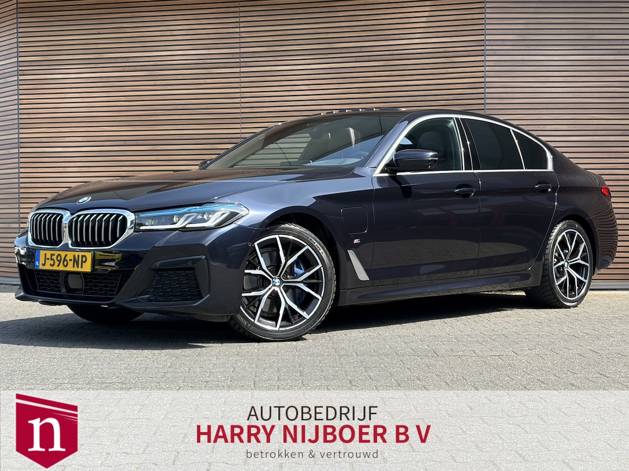 BMW 5-serie - 530e High Executive M-Sport Schuifdak / Leer / Memory / Adapt. Cruise - AutoWereld.nl