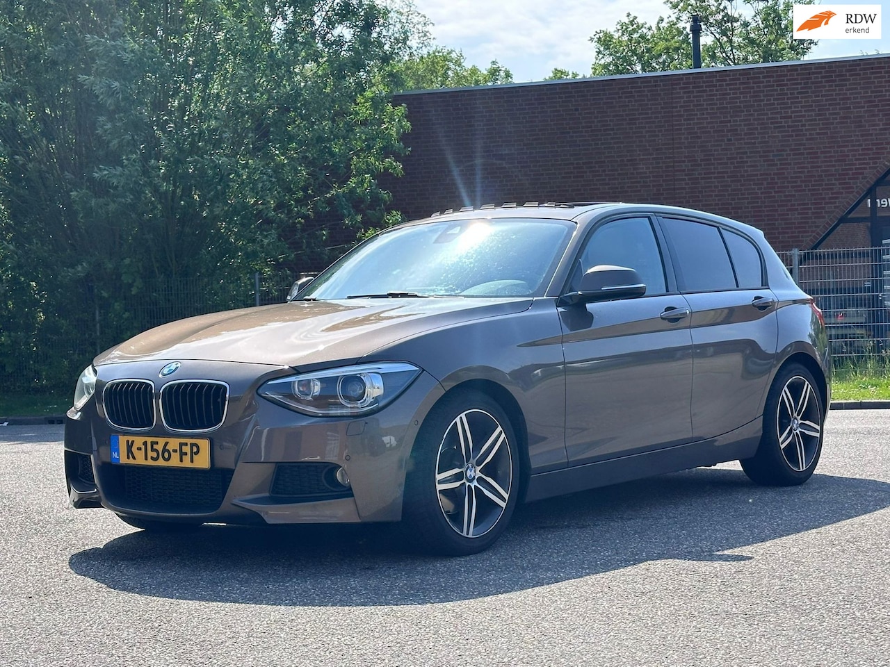 BMW 1-serie - 125i Business+ Automaat*Elektrische schuifdak*Dealer onderhouden*Navigatie*Cruise*Airco*LM - AutoWereld.nl