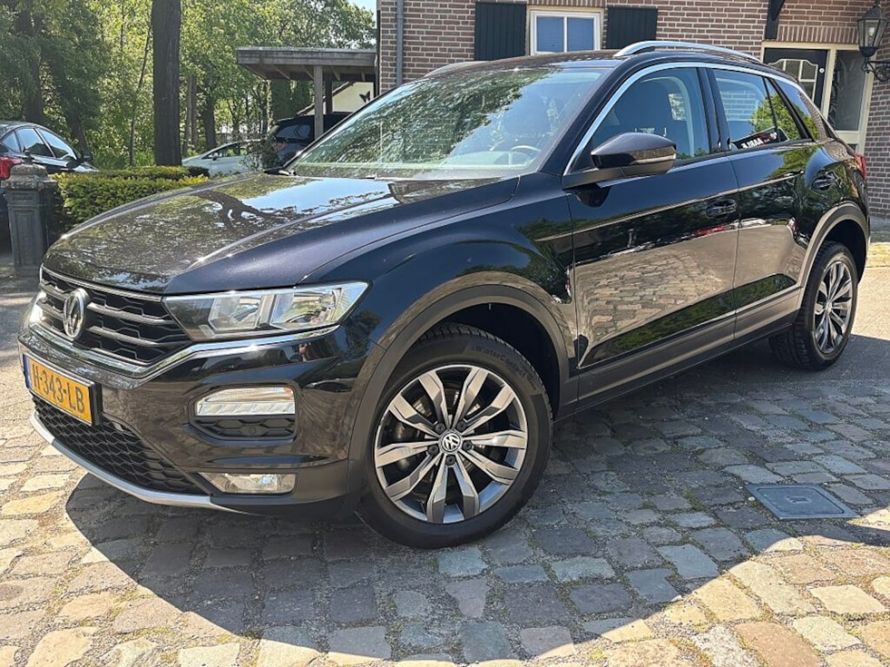Volkswagen T-Roc - 1.0 TSI Style Bns,camera,ecc,lmv - AutoWereld.nl