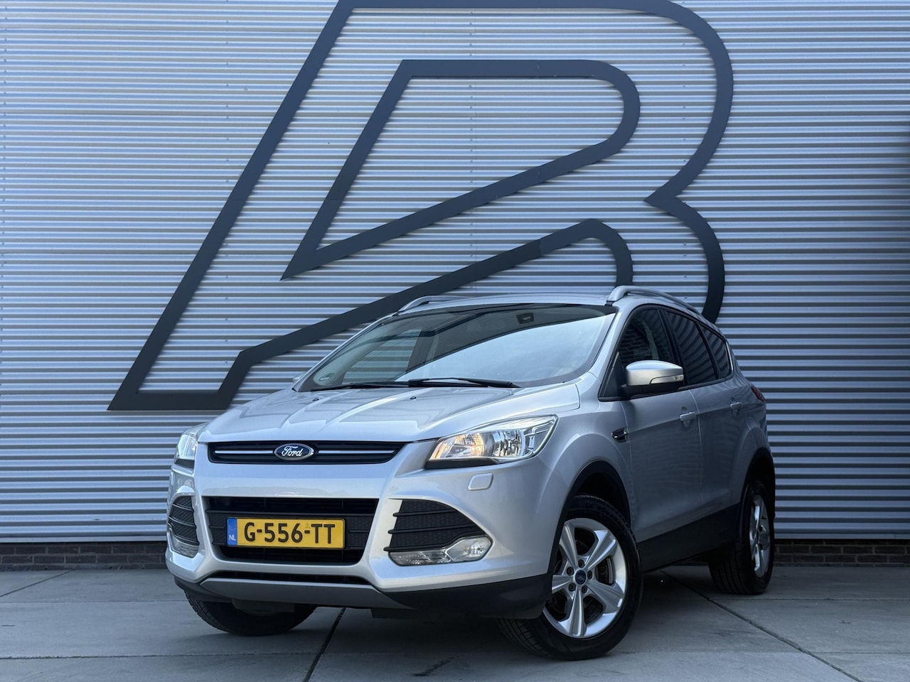 Ford Kuga - 1.5 Titanium 2e Eigenaar|Airco|Trekhaak|PDC|Cruise|Stoelverwarming|APK tot 10-2026 - AutoWereld.nl