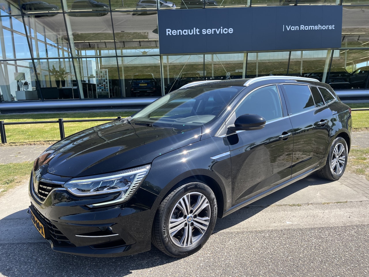 Renault Mégane E-Tech - Estate 1.6 Plug-In Hybrid 160PK Intens / Dealer onderhouden / Trekhaak.afneembaar / Automa - AutoWereld.nl
