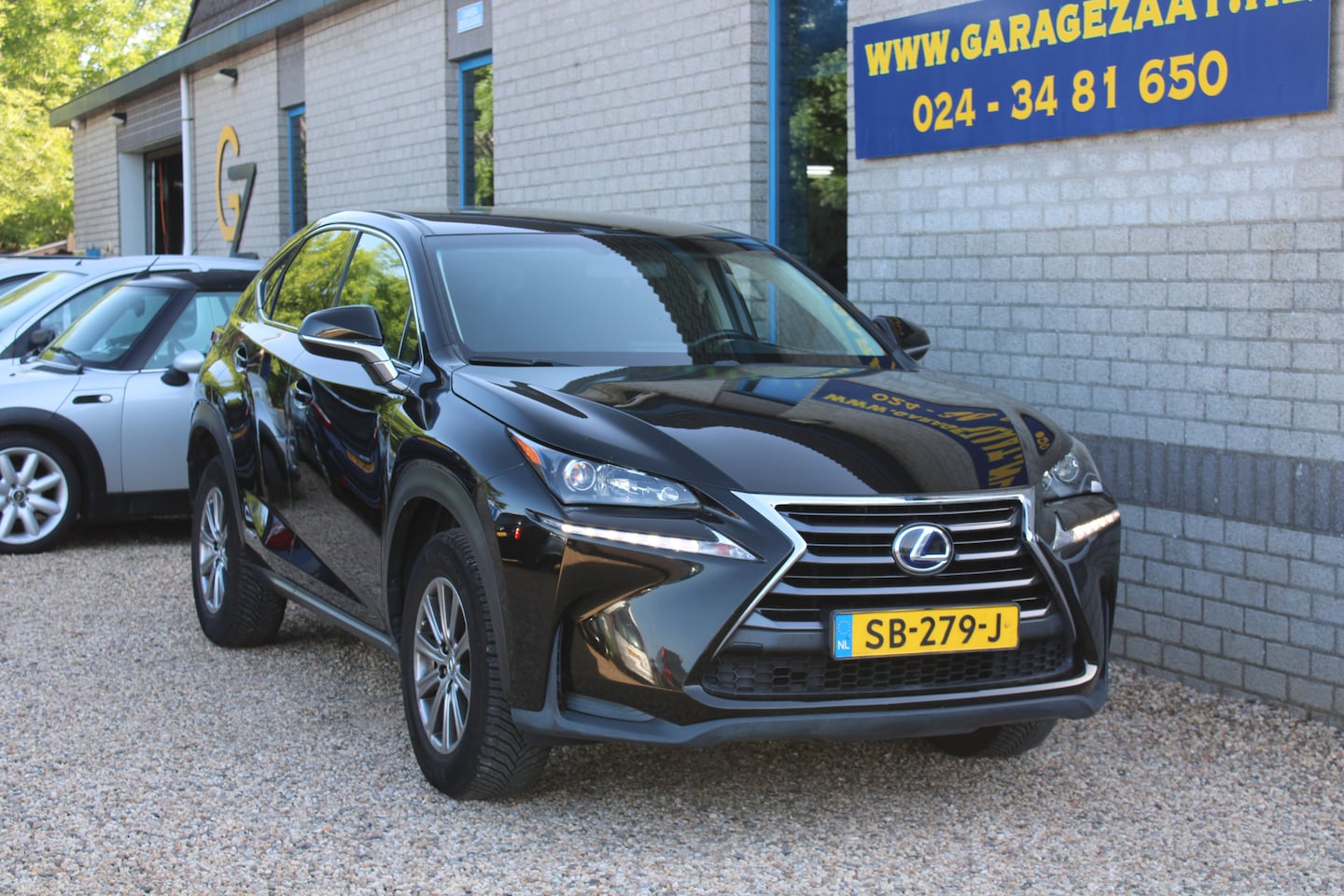 Lexus NX - 300h Clima Navi Dealer onderhouden - AutoWereld.nl