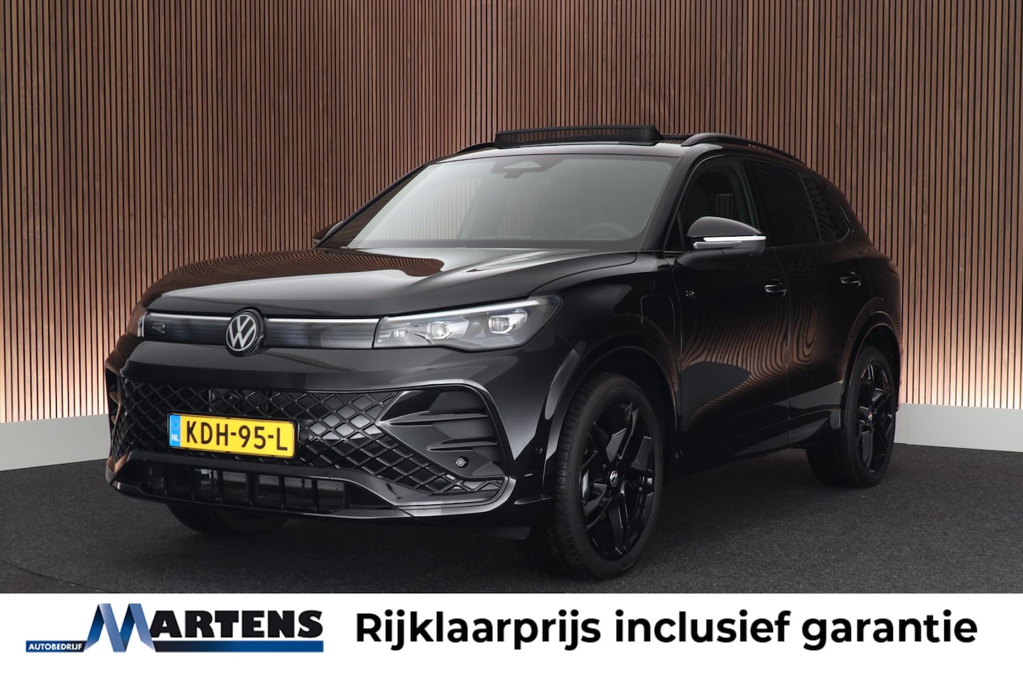 Volkswagen Tiguan - 1.5 272pk eHybrid R-Line Edition Black Style Trekhaak 360Camera Keyless Massage Virtual Co - AutoWereld.nl