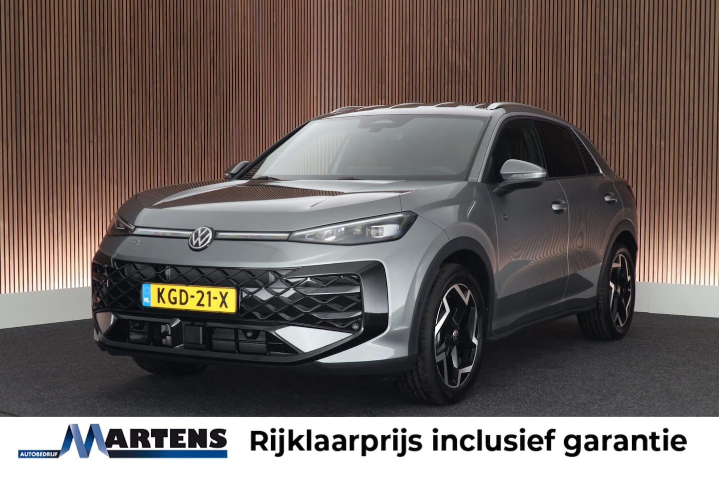 Volkswagen T-Roc - 1.5 eTsi 150pk DSG R-Line First Edition Trekhaak Camera Keyless Stoelverwarming Virtual Co - AutoWereld.nl