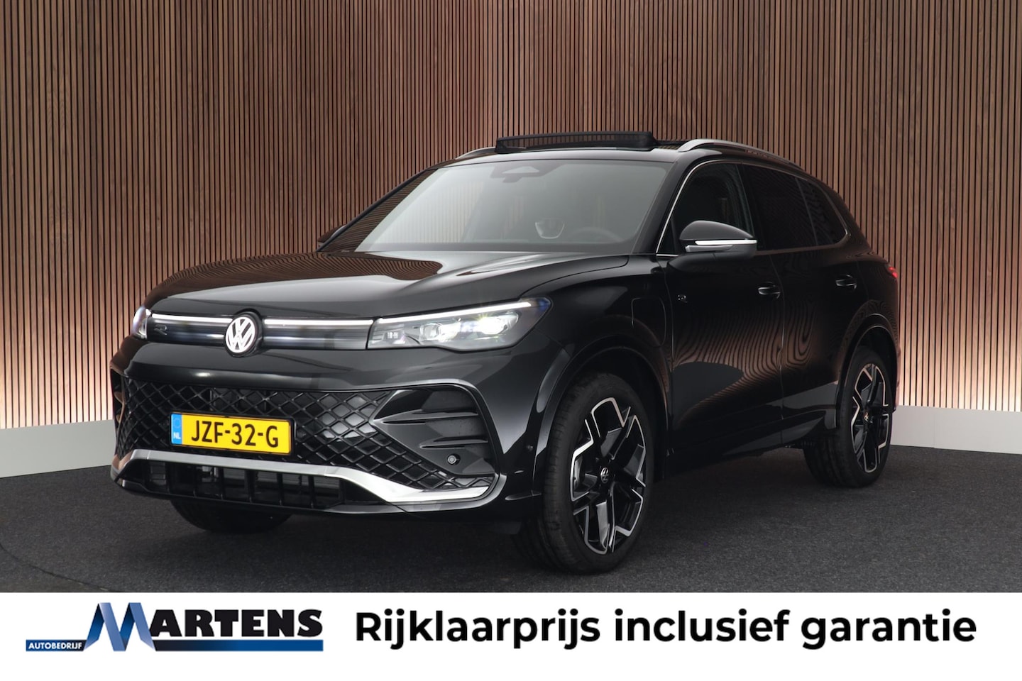 Volkswagen Tiguan - 1.5 272pk eHybrid R-Line Edition Trekhaak Camera Keyless Massage Virtual Cockpit Panoramad - AutoWereld.nl