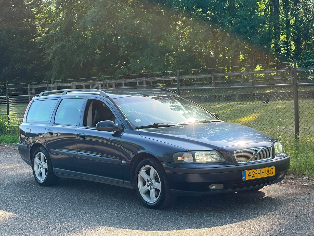 Volvo V70 - 2.4 T Comfort Line /Trekhaak/Airco/ - AutoWereld.nl