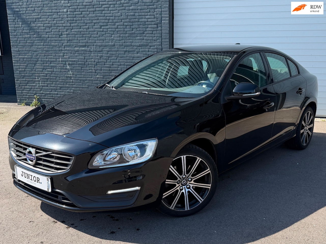 Volvo S60 - 2.0 T3 Momentum BLIS/STOEL/STUURVERWARMING/KEYLES - AutoWereld.nl