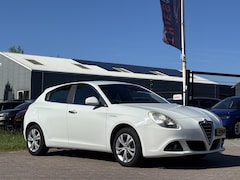 Alfa Romeo Giulietta - 1.4 T Distinctive trekhaak cruise pdc