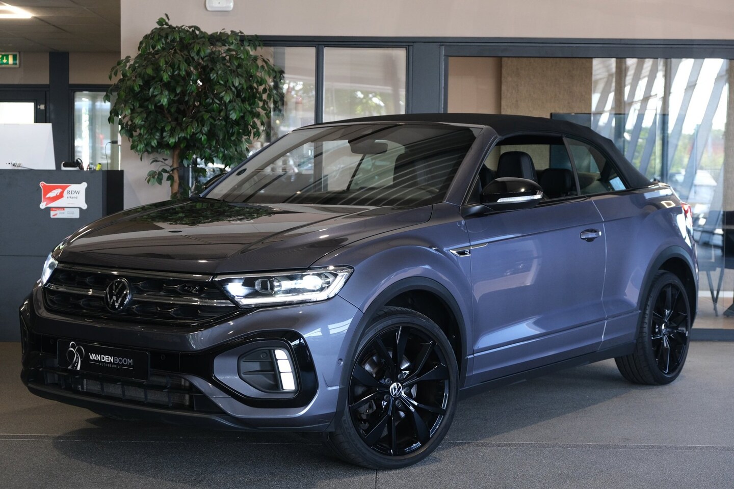 Volkswagen T-Roc Cabrio - 1.5 TSI 2x R-Line DSG Facelift IQ Led Navi Cam Trekhaak Beats ACC - AutoWereld.nl