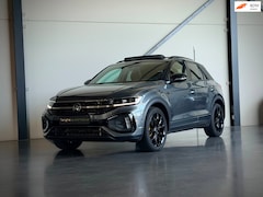 Volkswagen T-Roc - 1.5 TSI R-Line, Panodak, Trekhaak, Zomer en Winterbanden, ACC, Black Pack
