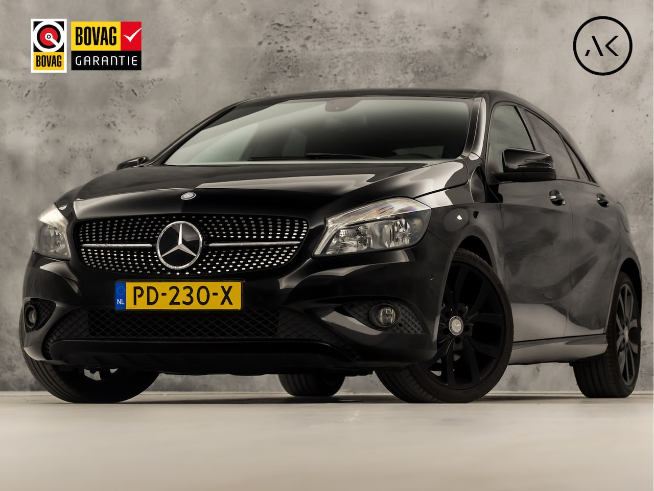 Mercedes-Benz A-klasse - 180 Sport (NAVIGATIE, BLACK PACK, LEDER, GETINT GLAS, ZWART HEMEL, SPORTSTOELEN, PARKEERSE - AutoWereld.nl