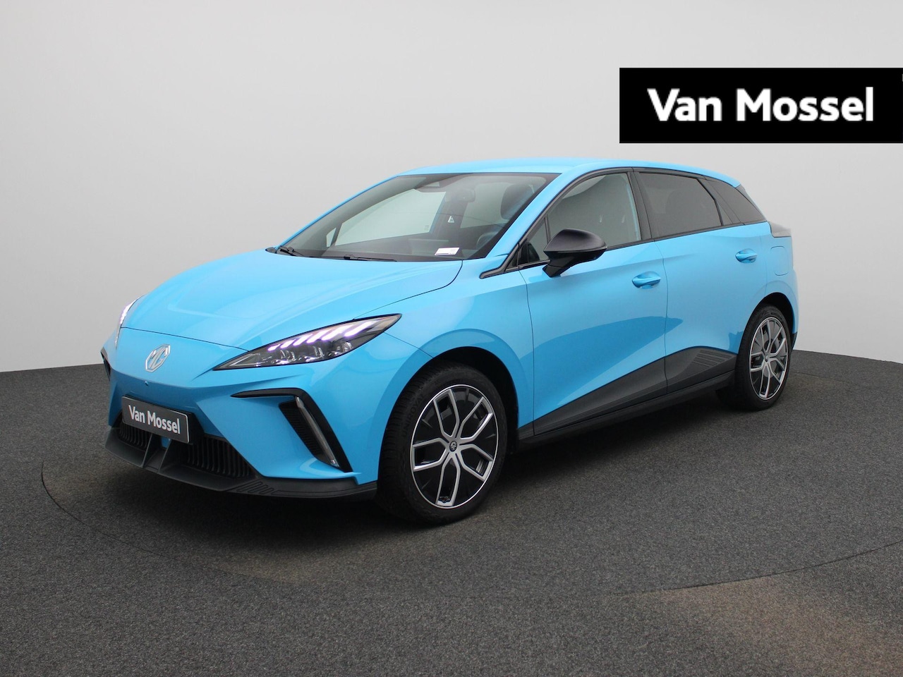 MG MG4 - 64 kWh Luxury | Rondom Camera | Stoelverwarming | Cruise Control | Apple Carplay/Android A - AutoWereld.nl