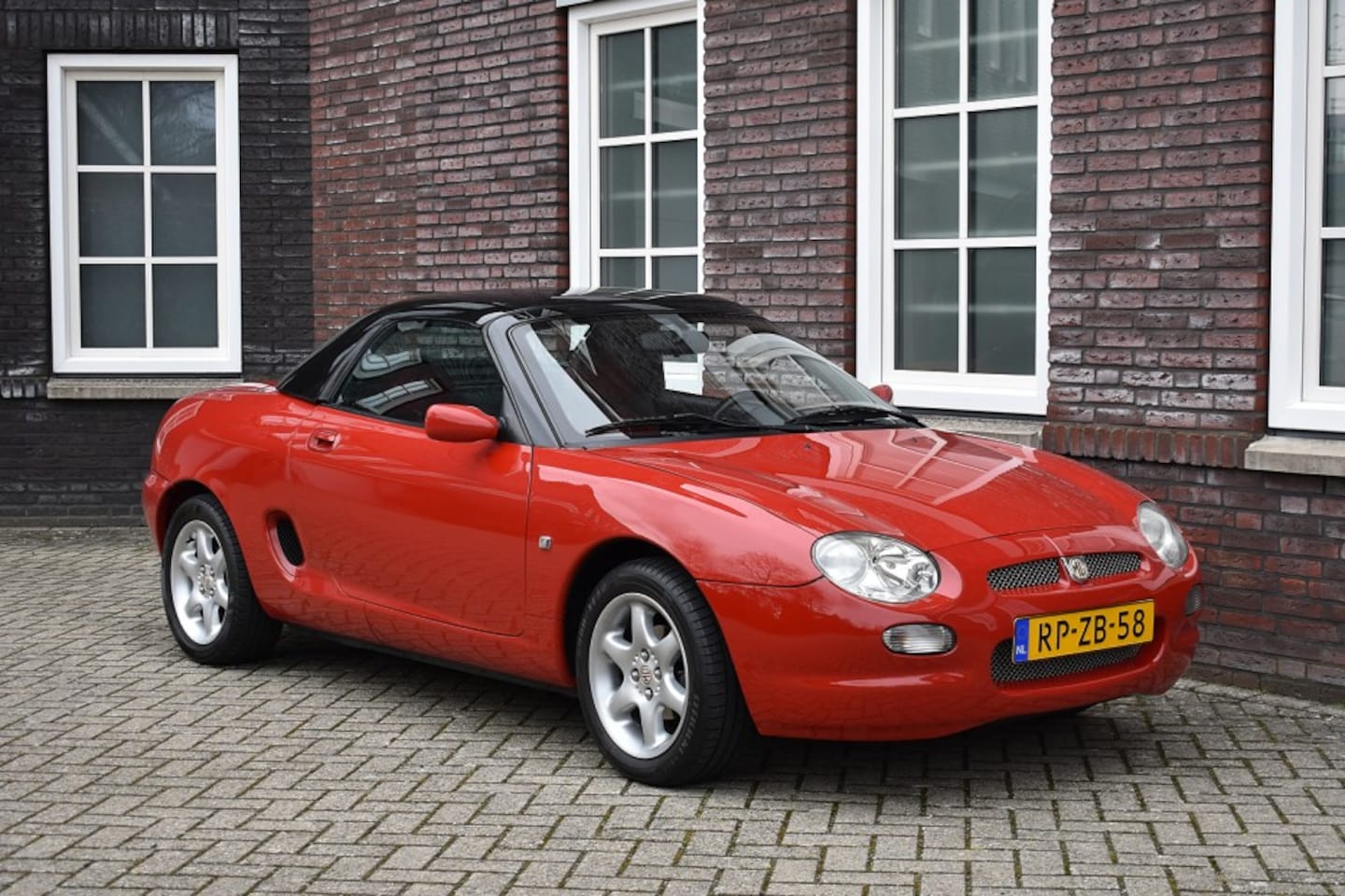 MG F - MGF 1.8i Hardtop Uniek!! Wij zijn op afspraak geopend! Graag bellen voor uw komst. - AutoWereld.nl