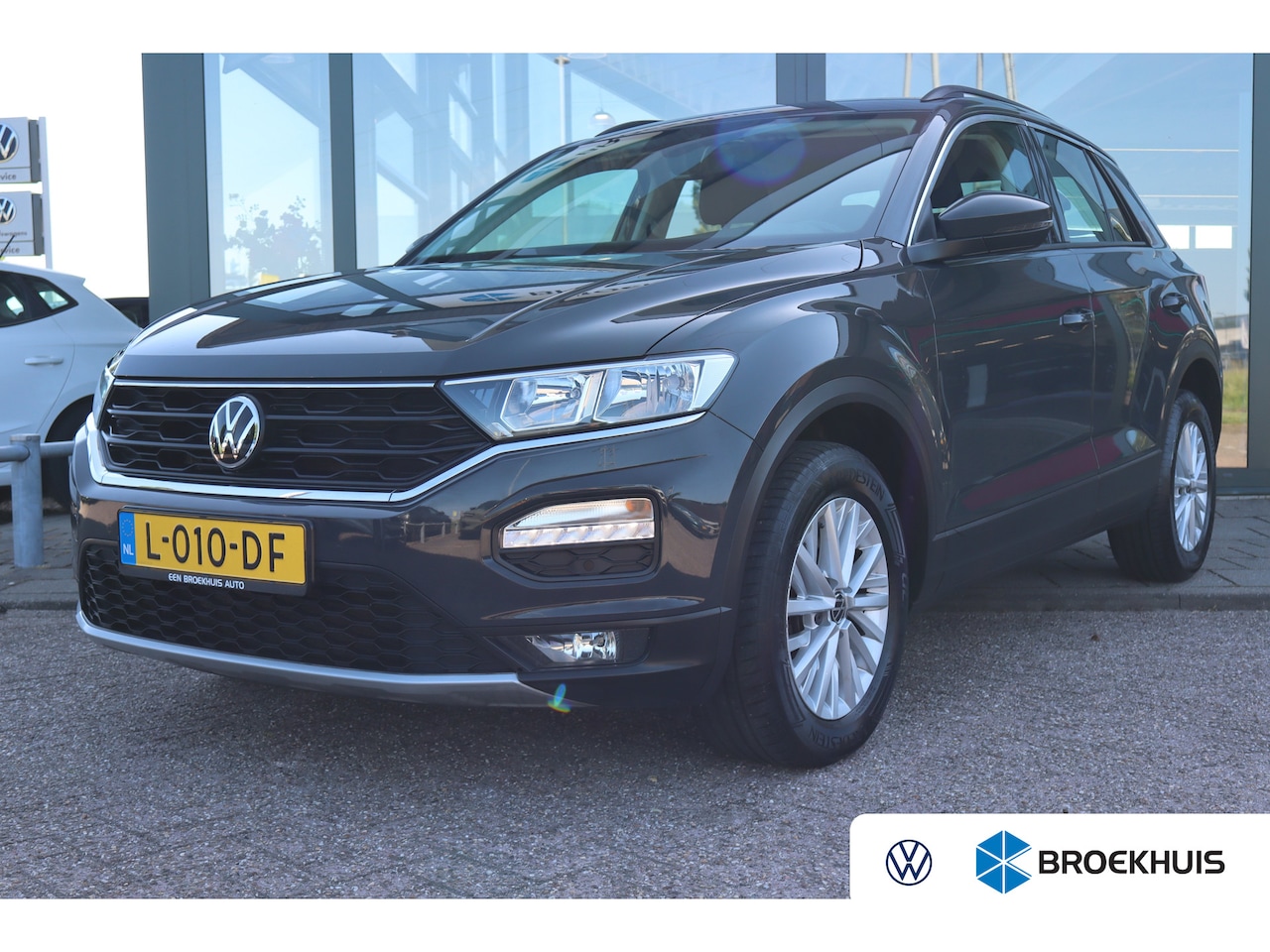 Volkswagen T-Roc - 1.0 TSI Style 110PK | Airco | Cruise control adaptief | Hill hold functie - AutoWereld.nl