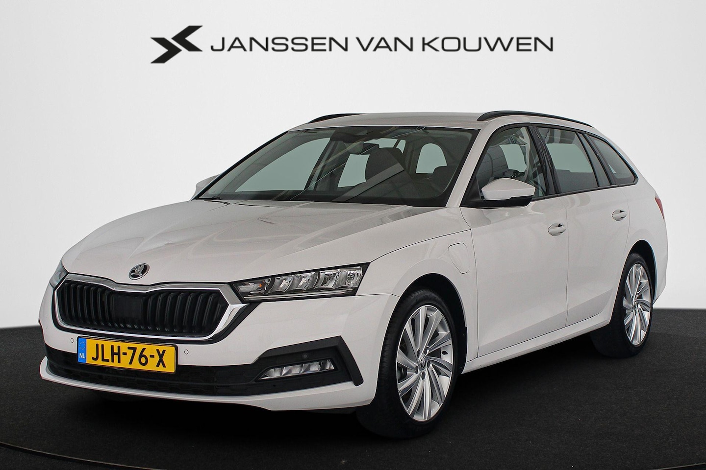 Skoda Octavia Combi - 1.4 TSI iV PHEV Business Edition SOH 97% Navi Clima Keyless Apple Carplay - AutoWereld.nl