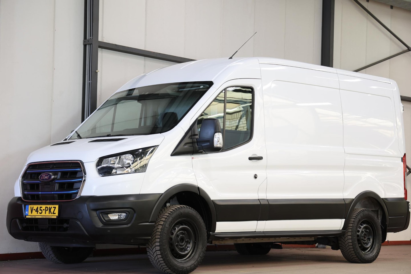 Ford E-Transit - 350 L2H2 Trend 68 kWh - AutoWereld.nl